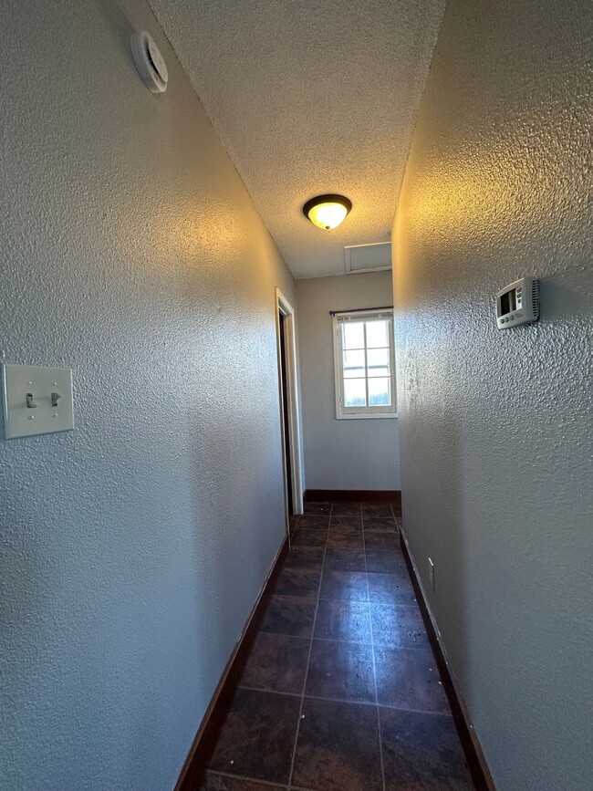 Building Photo - 1BD/1BA HOME!