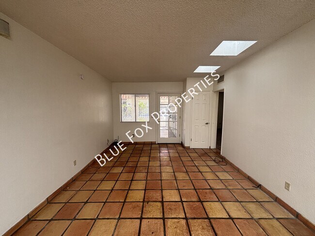 Foto del edificio - 5958 Sun County Blvd