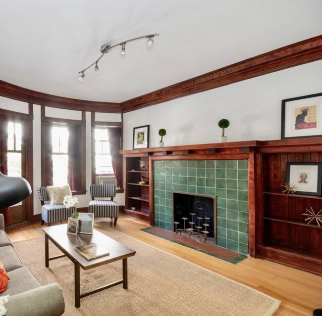 living room - 1653 E 55th St
