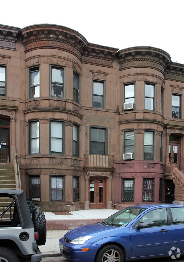 Foto principal - 354 Senator St