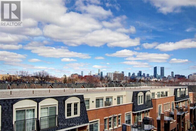 Photo du bâtiment - 1000 King St W