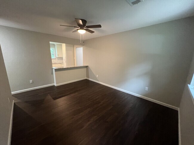 Foto del edificio - Fully Remodeled 4 Bedroom 1 Bath in Athens!