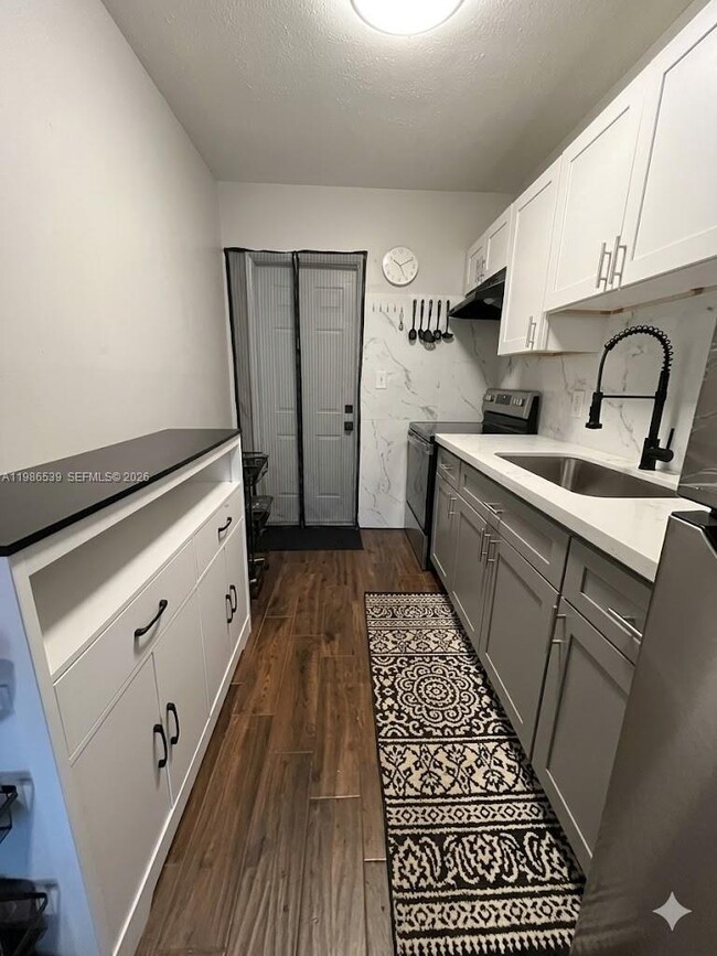 Building Photo - 730 NW 4th Ave