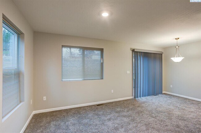 Foto del edificio - 3bdr/2.5 ba with garage, Low maintenance!