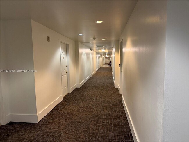 Foto del edificio - 2280 SW 32nd Ave