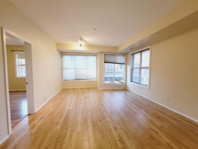 Building Photo - 8619-8111 111 St NW