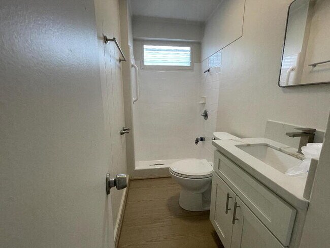 Building Photo - To register for the showing time below, note the 4 digit code: 3845 and click "APPLY NOW."(mobile...