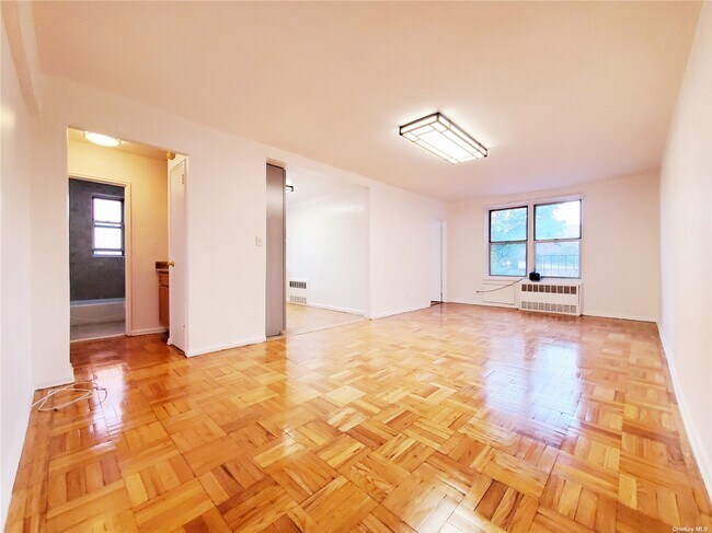 Building Photo - 41-25 Kissena Blvd