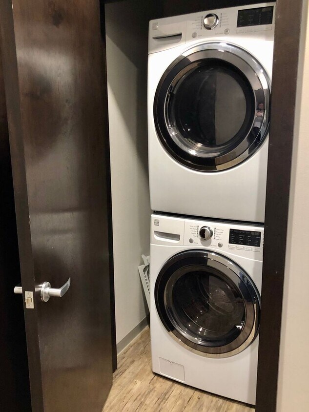 Building Photo - 250 State St