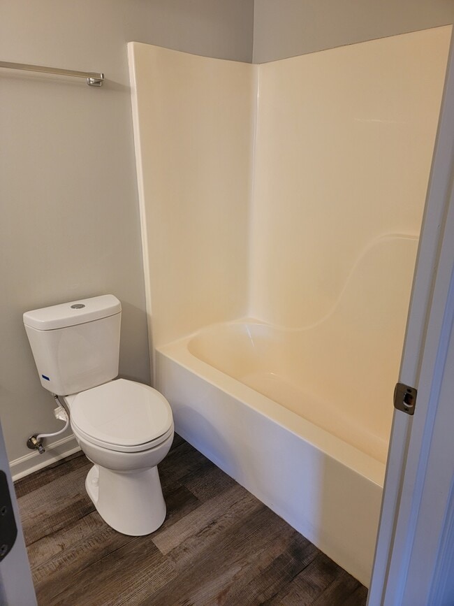 Building Photo - 2893 S Walnut Street Pike