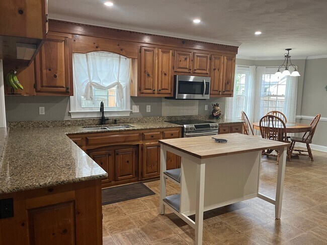 Foto del edificio - 805 Beckley Ln