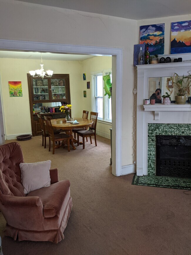 De Lr a DR - 2728 N Downer Ave