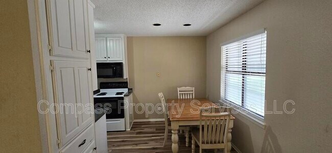 Building Photo - 1214 Baylor Ave