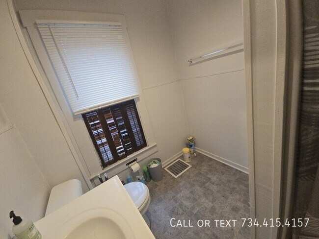 Foto del edificio - 906 Packard St