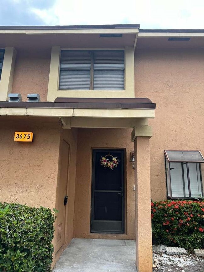 Building Photo - 3675 Carambola Cir N