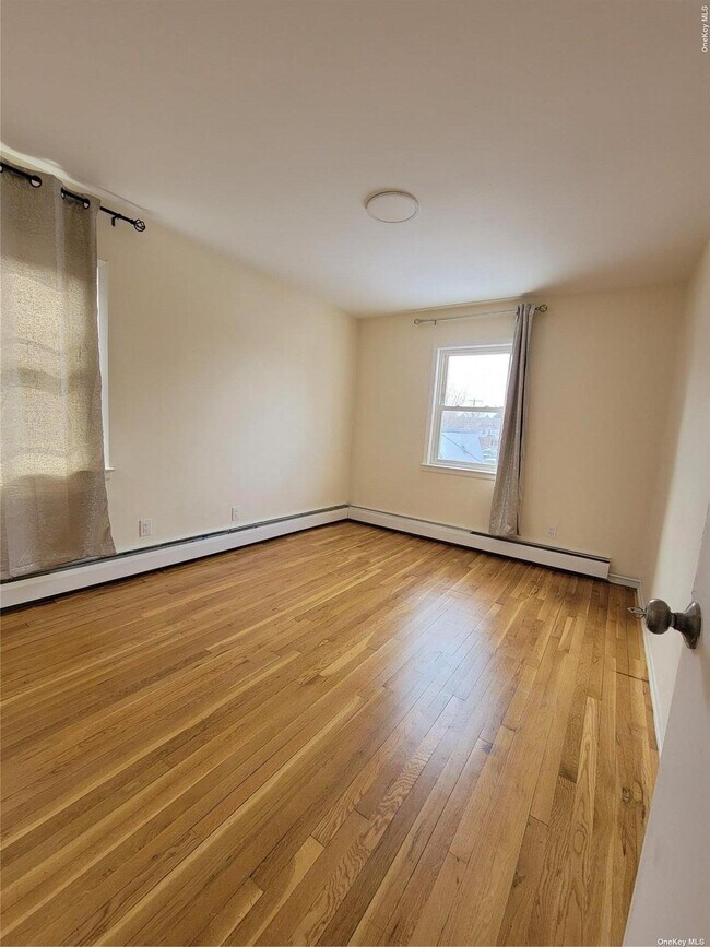 Building Photo - 59-24 Kissena Blvd