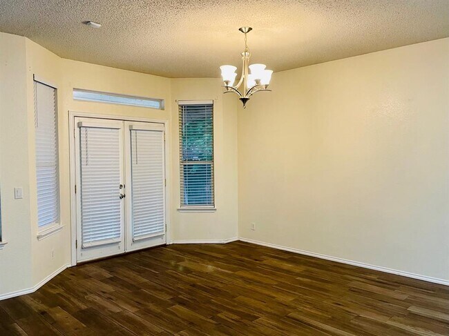 Building Photo - 1605 Jigsaw Cove