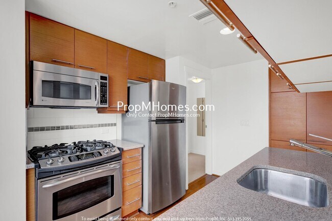 Foto del edificio - Modern 2-Bedroom, 2-Bath Condo with Stunni...