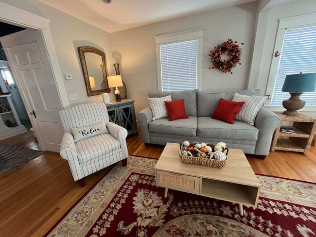 Building Photo - 220 Narragansett Ave