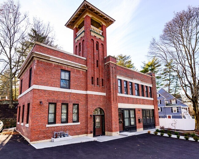 Building Photo - Newly renovated townhome in Newton!!