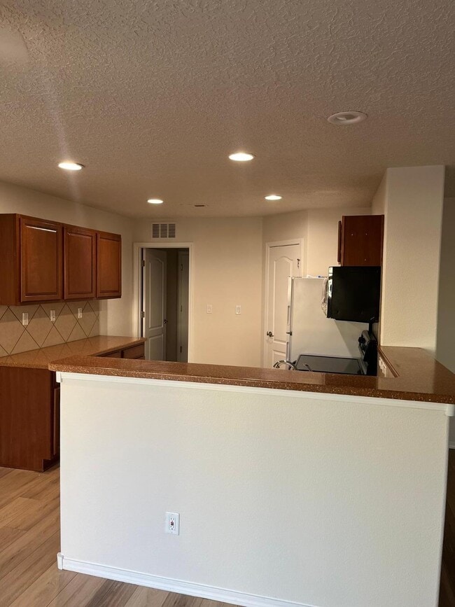 Building Photo - 10828 Arguello Trail NE