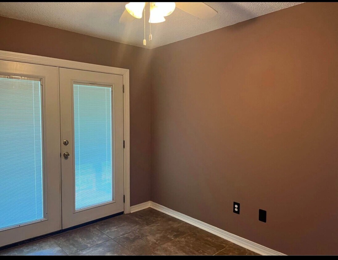 Foto del edificio - 13416 Locust Hill Dr