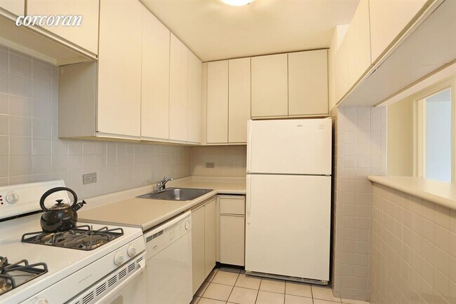 Foto del edificio - 330 E 75th St