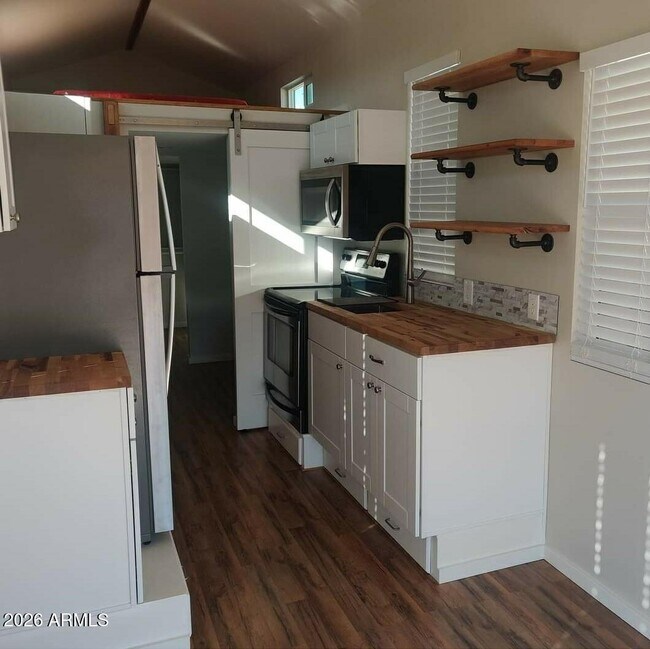 Foto del edificio - 2326 W Speer Trail