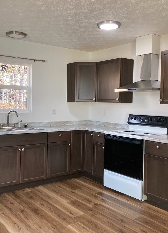 Peck Ave - Peck Ave Apartment