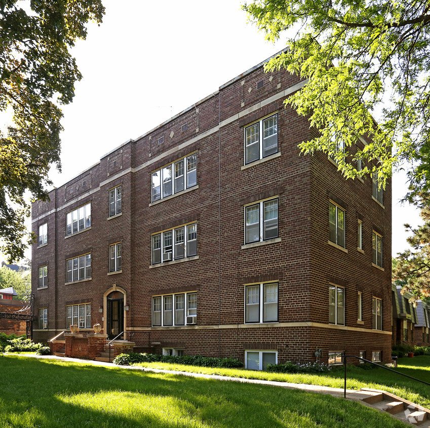 Primary Photo - Oxford Apartments