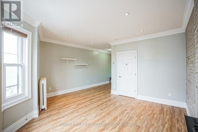 Photo du bâtiment - 1491 Dundas St W