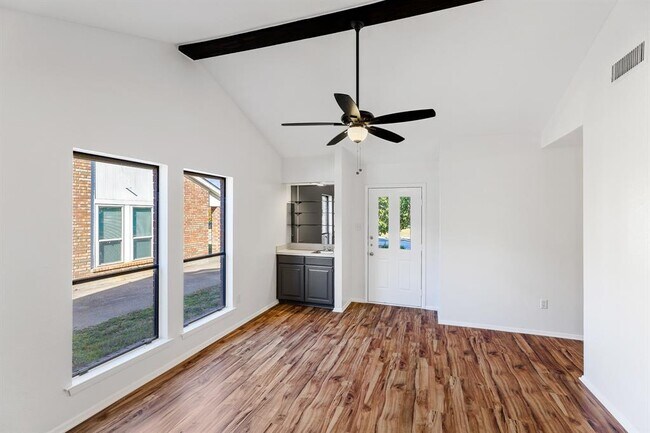 Foto del edificio - 2544 Indigo Ln