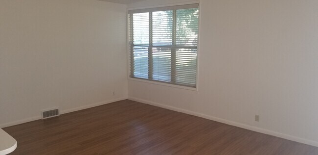 Foto del edificio - 1315 NE Harvey Rd