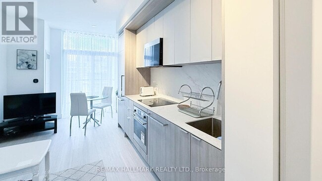 Building Photo - 6 Greenbriar Rd