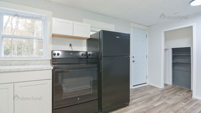 Building Photo - 144 Franklin St