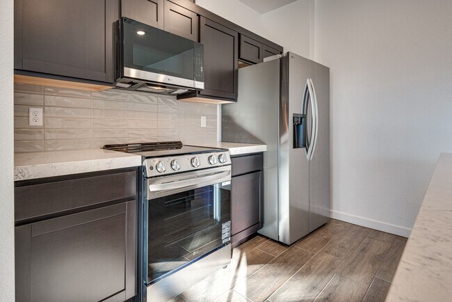 Foto del edificio - Sleek Contemporary Townhome with Open Layout in Prime Las Vegas Location