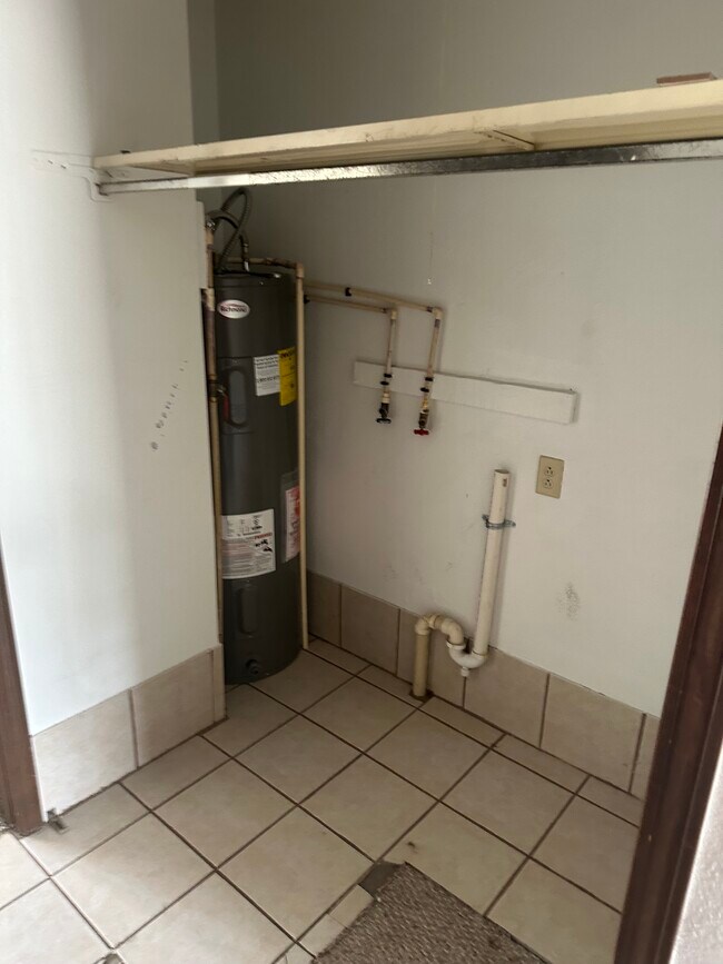 Foto del edificio - 1003 Lakeshore Dr