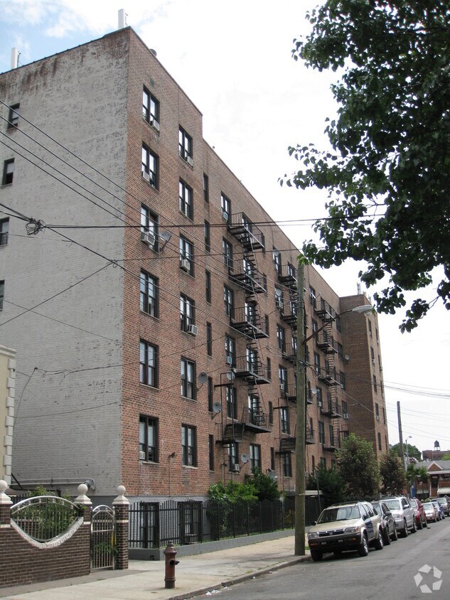 Building Photo - 743-755 Fenimore St