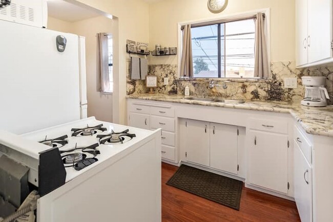 Kitchen - 102 La Paloma Ave