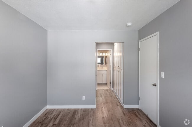 1BR, 1BA - - Bedroom - Lincoln Apartments
