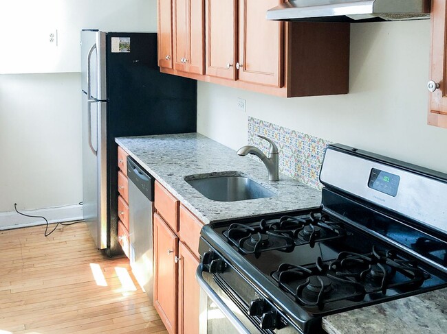 Foto del edificio - 5057 N Damen Ave
