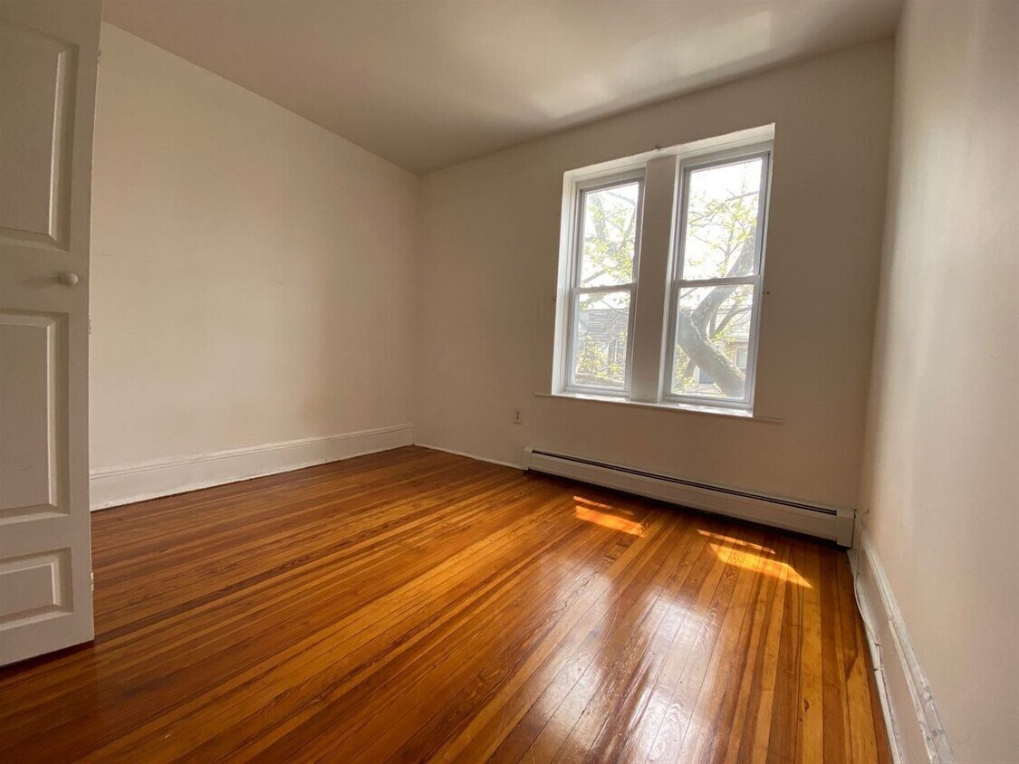 12 Bond St, Jersey City, NJ 07306 House for Rent in Jersey City, NJ