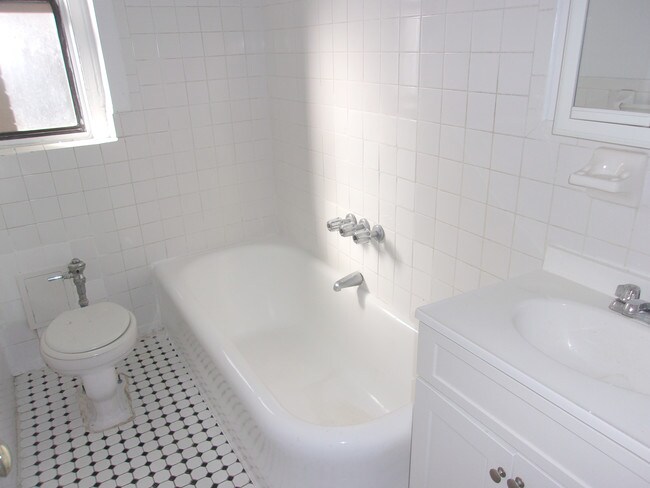 Building Photo - 2 Seaman Ave