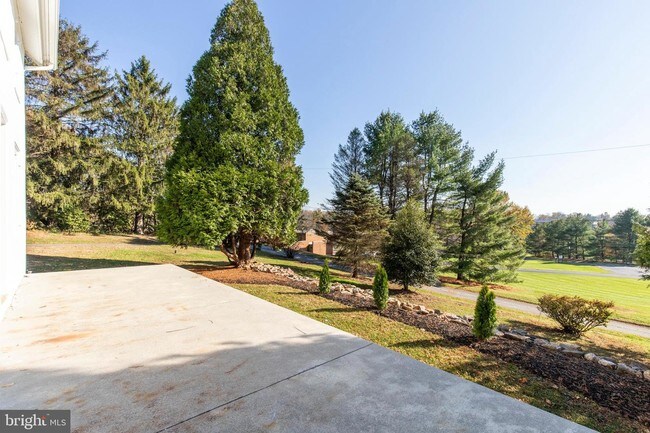 Building Photo - 211 Gale Ln
