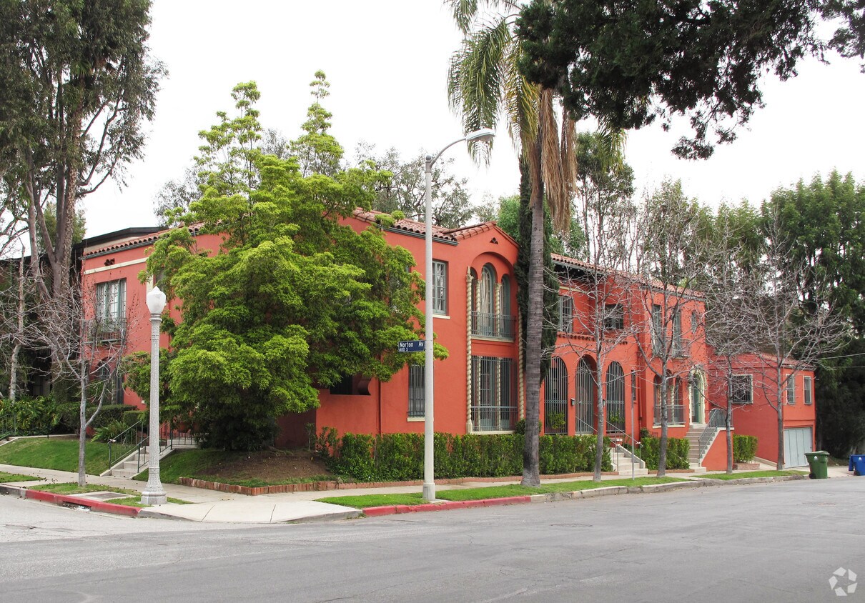 Foto principal - 4463 W 5th St