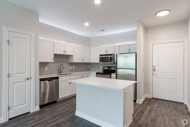 2BR, 2BA - 1,022SF - Kitchen - Amblar