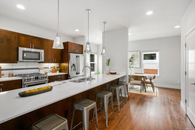 Building Photo - 3 bedroom in Kenmore WA 98028