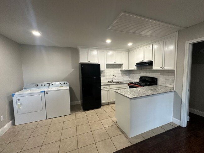 Building Photo - 309