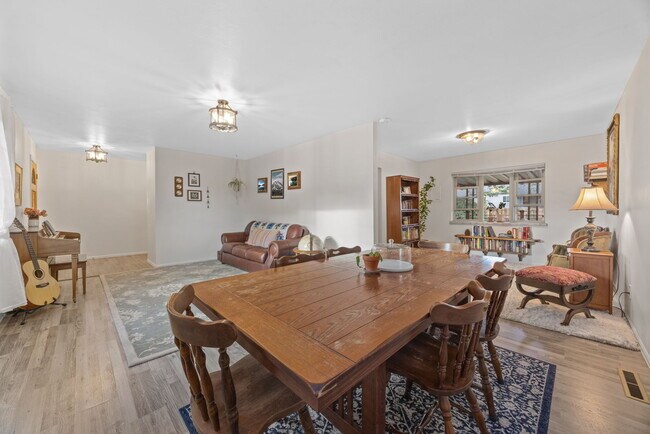 Building Photo - 1413 Auburn Dr