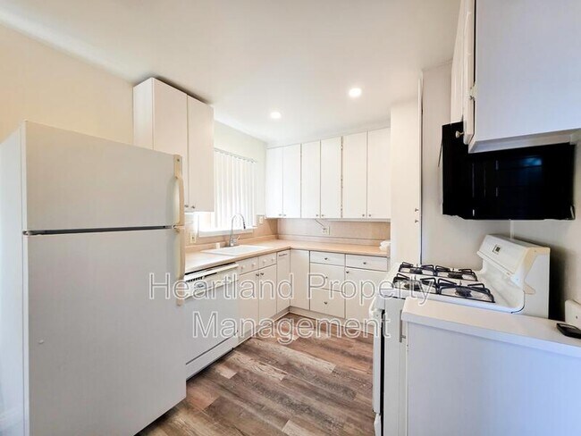 Foto del edificio - 5031 Monroe Ave